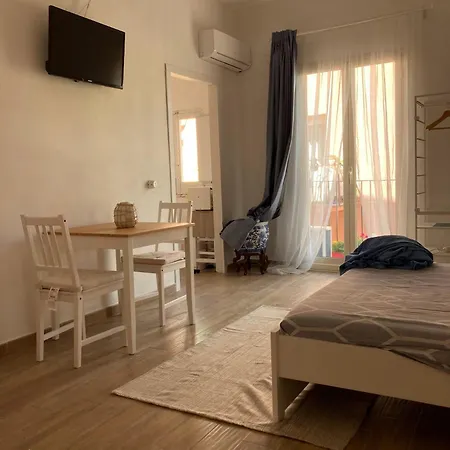 Apartment Tiny House Marina