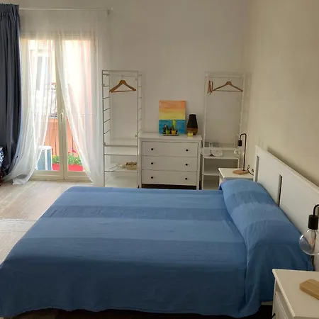 Tiny House Marina Apartment